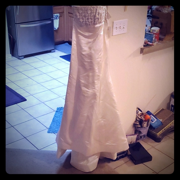 Silk wedding dress - Picture 1 of 4